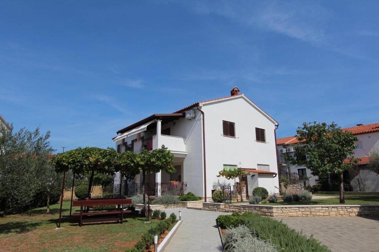 Apartments Mirela Ρόβινι Εξωτερικό φωτογραφία