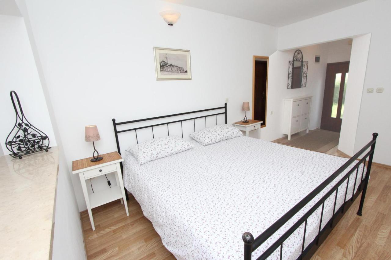 Apartments Mirela Ρόβινι Εξωτερικό φωτογραφία