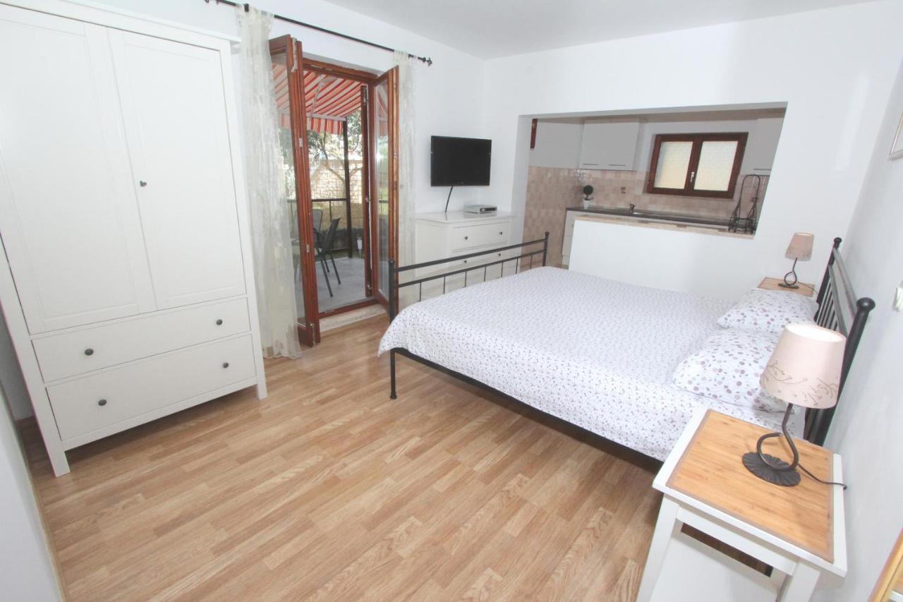 Apartments Mirela Ρόβινι Εξωτερικό φωτογραφία