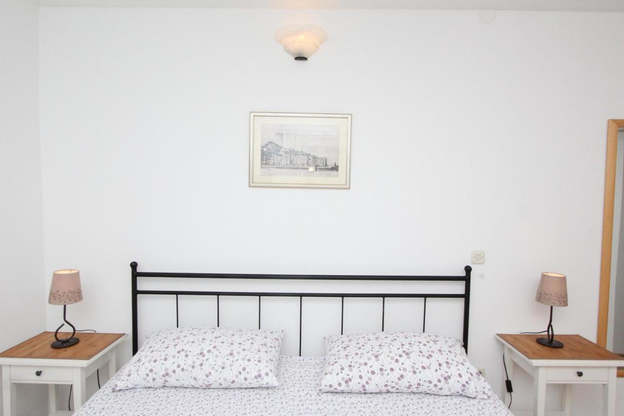 Apartments Mirela Ρόβινι Εξωτερικό φωτογραφία