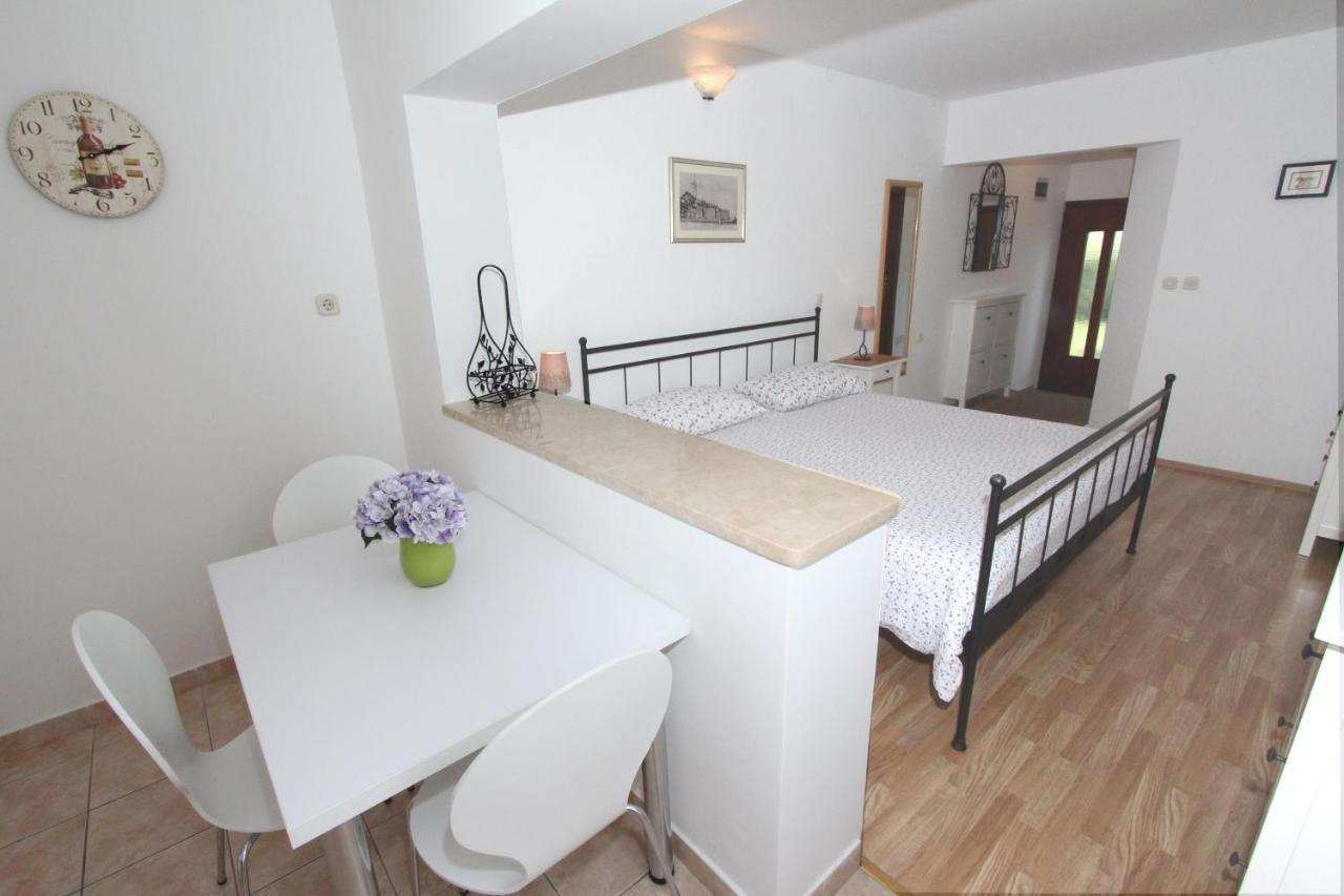 Apartments Mirela Ρόβινι Εξωτερικό φωτογραφία