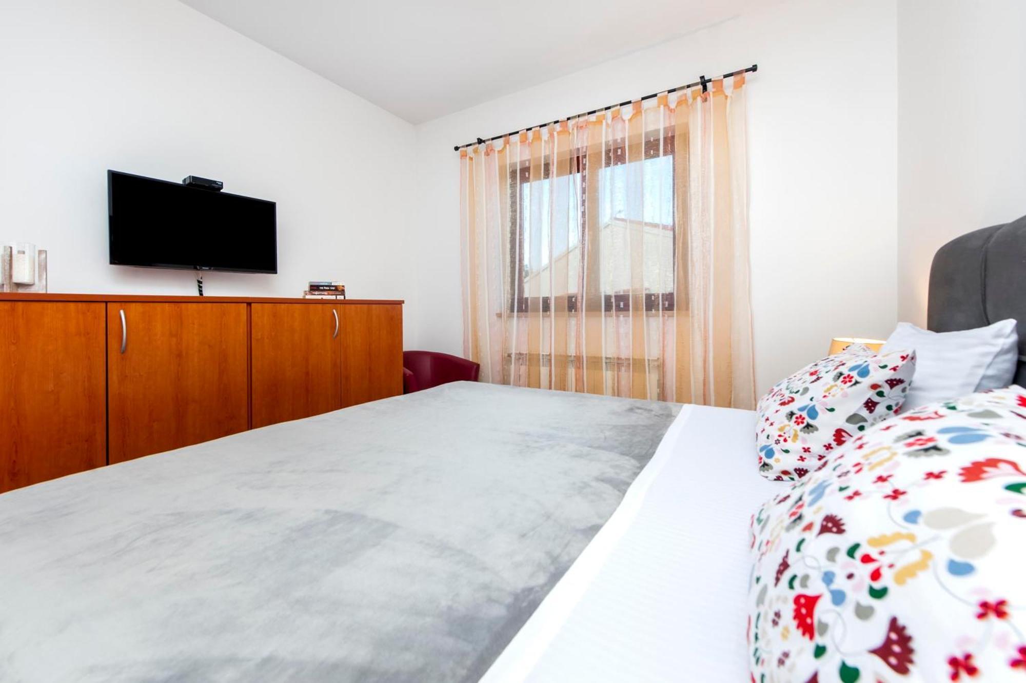 Apartments Mirela Ρόβινι Εξωτερικό φωτογραφία