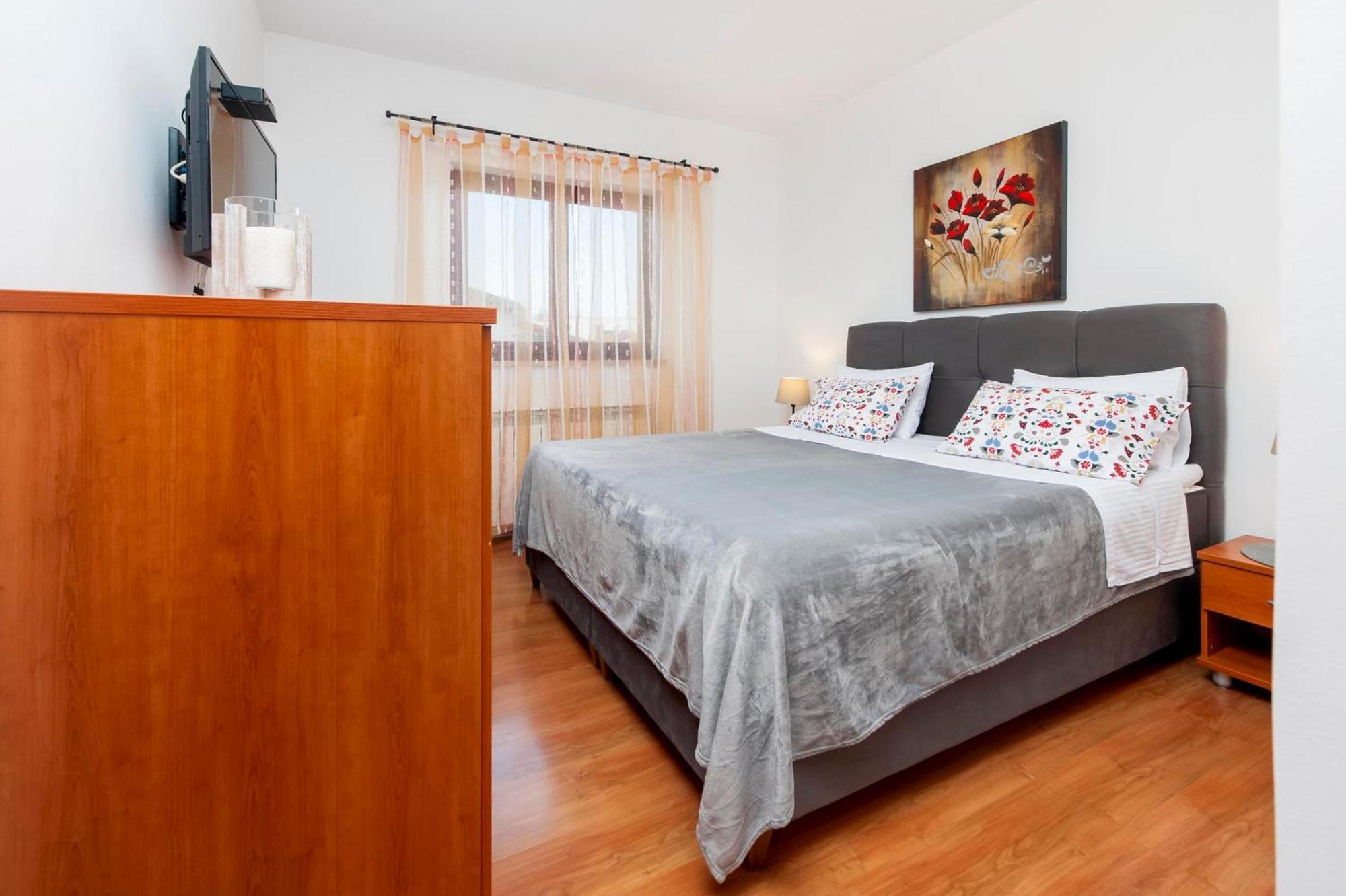 Apartments Mirela Ρόβινι Εξωτερικό φωτογραφία